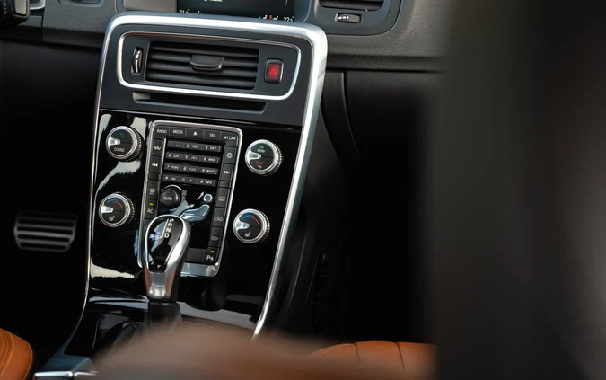 Volvo S60 cena 77800 przebieg: 112000, rok produkcji 2016 z Kutno małe 352
